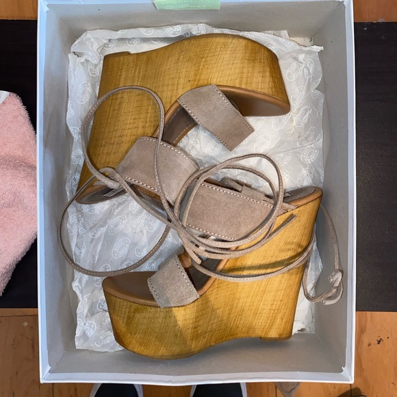 Steve Madden Beachbar Taupe Wedges - Picture 4 of 4